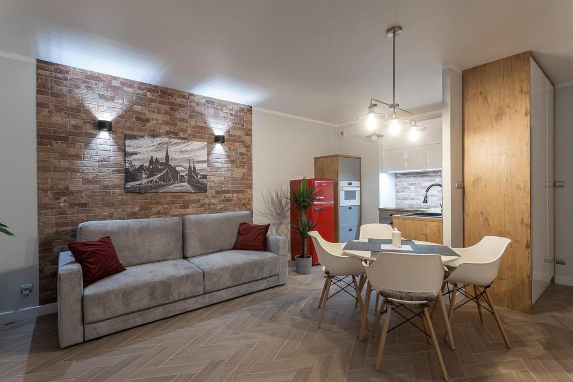 B&W Luxurious Apartment In The Center Of Вроцлав Экстерьер фото