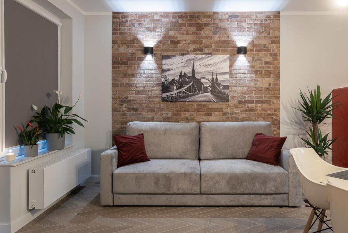 B&W Luxurious Apartment In The Center Of Вроцлав Экстерьер фото
